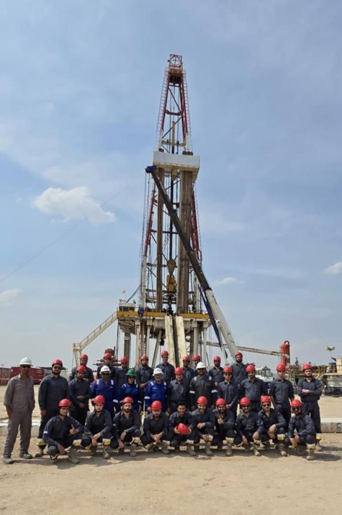 زيارة علمية لطلبة هندسة النفط الى حقول نفط جنوب العراق