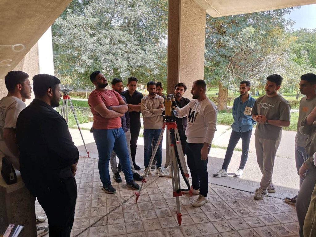 قسم هندسة المساحة ينظم نشاطاً علمياً ميدانياً حول الأجهزة المساحية