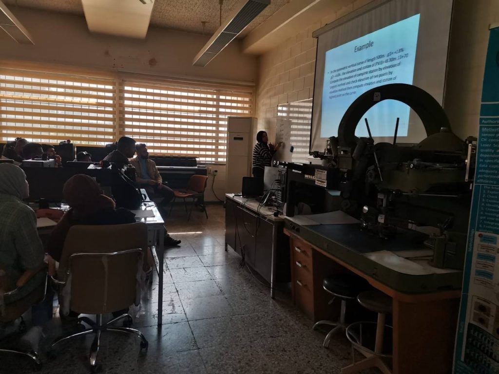 قسم هندسة المساحة في كلية الهندسة ينظم دورة تدريبية في قراءة المخططات الهندسية