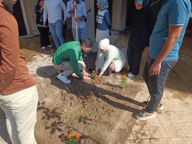 قسم الهندسة الكيمياوية ينظم حملة تطوعية لزراعة الأشجار والمساحات الخضراء