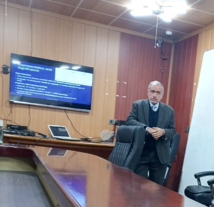 هندسة بغداد تنظّم محاضرة علمية حول إعداد البيانات لتعلّم الآلة في هندسة النفط
