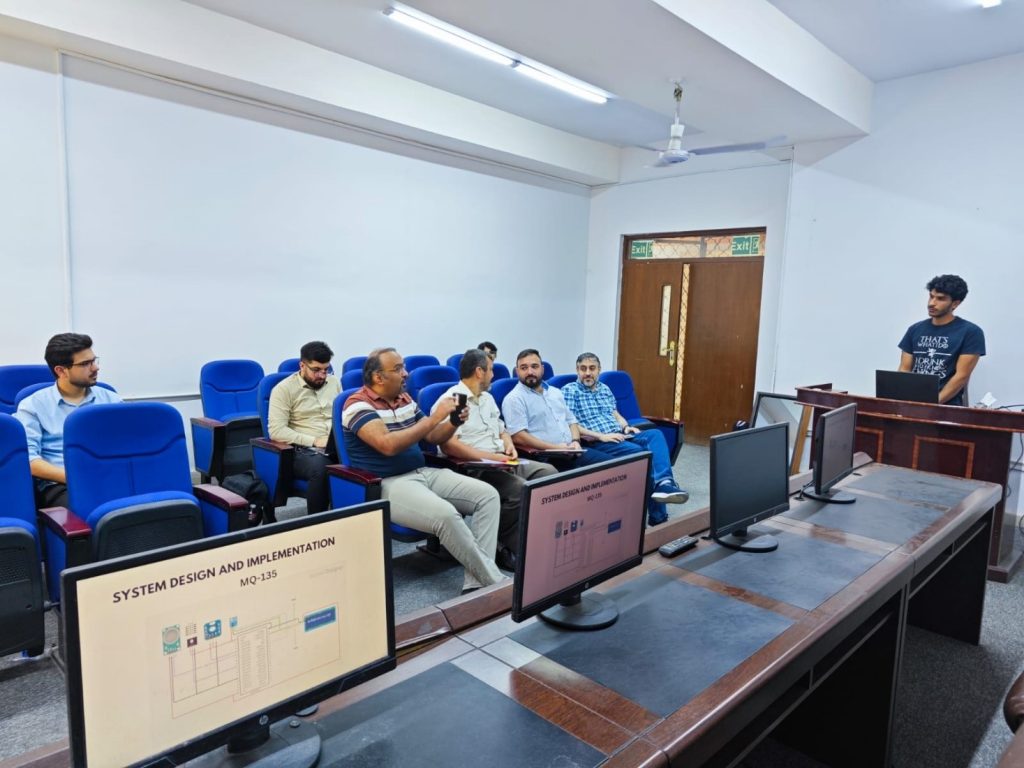 هندسة الحاسبات في جامعة بغداد تناقش مشاريع تخرج طلبة المرحلة الرابعة